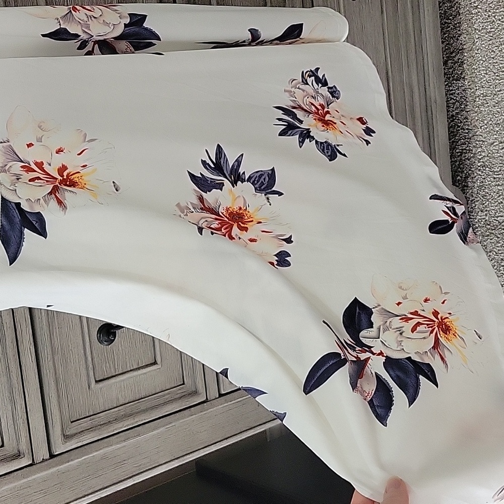 Chic Floral Midi Halter Dress. New With Tags - Picture 3 of 6